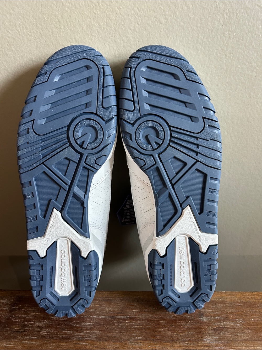 Men’s New Balance 550 Sneakers in White and Navy- NWT - Picture 5 of 11